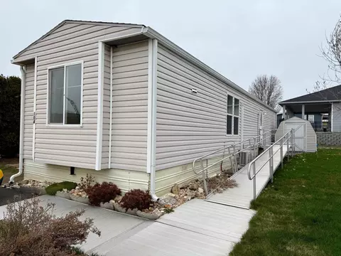 2201 N Craig Rd #104, Spokane, WA 99224