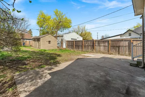Exterior - 2414 W Sharp Ave, Spokane, WA 99201 photo 2 of 3
