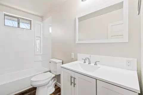 Bath - 2414 W Sharp Ave, Spokane, WA 99201 photo 1 of 2