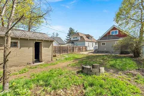 Exterior - 2414 W Sharp Ave, Spokane, WA 99201 photo 3 of 3