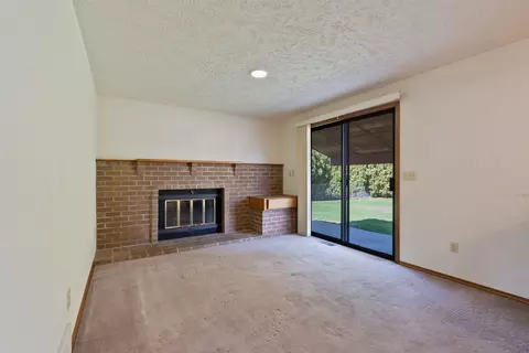 Living - 11007 E 27th Ave, Spokane Valley, WA 99206 photo 6 of 7