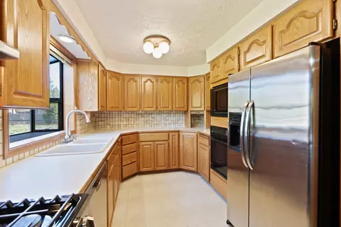 Kitchen - 11007 E 27th Ave, Spokane Valley, WA 99206 photo 2 of 4