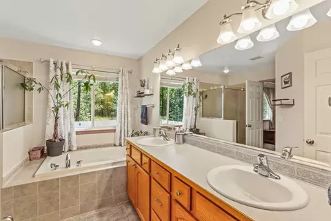 Bath - 16516 N Fairview Rd, Colbert, WA 99005 photo 3 of 3