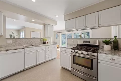 Kitchen - 620 E 21st Ave, Spokane, WA 99203 photo 2 of 3