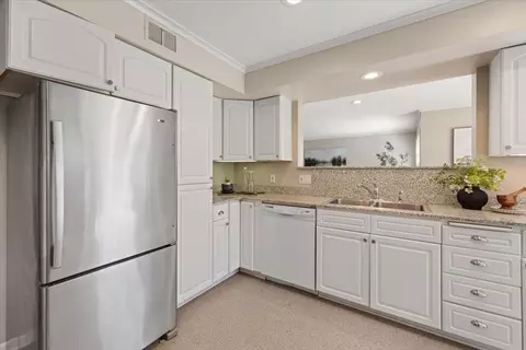 Kitchen - 620 E 21st Ave, Spokane, WA 99203 photo 3 of 3