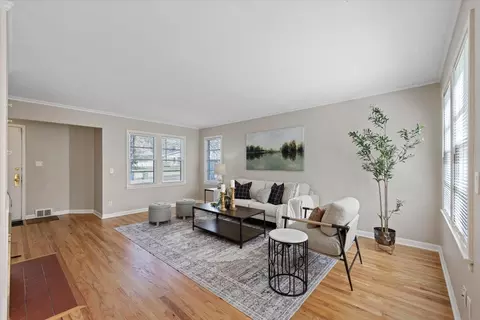Living - 620 E 21st Ave, Spokane, WA 99203 photo 4 of 5