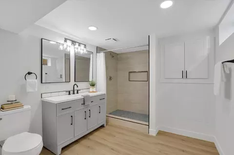 Bath - 1708 E Rowan Ave, Spokane, WA 99207 photo 2 of 2