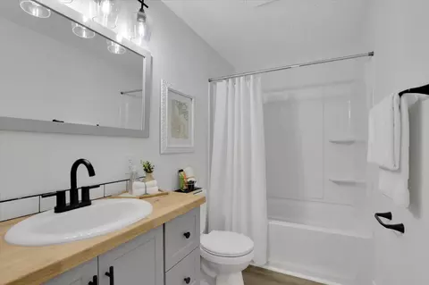 Bath - 1708 E Rowan Ave, Spokane, WA 99207 photo 1 of 2