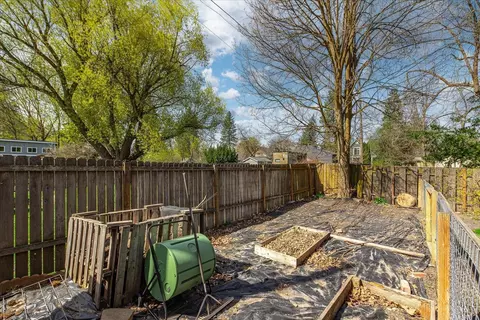 Exterior - 311 E 17th Ave, Spokane, WA 99203 photo 8 of 10