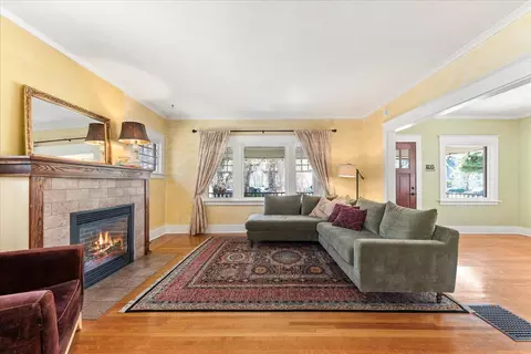 Living - 311 E 17th Ave, Spokane, WA 99203 photo 1 of 5