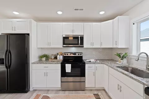 Kitchen - 4804 E Frederick Ave, Spokane, WA 99217 photo 3 of 5