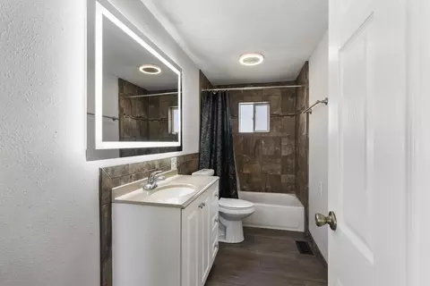Bath - 4403 E Colbert Rd, Colbert, WA 99005 photo 1 of 1