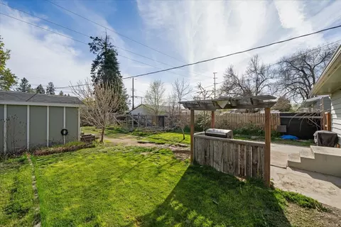Exterior - 816 E Decatur Ave, Spokane, WA 99208 photo 3 of 17