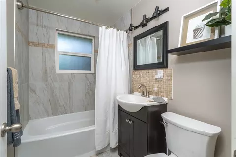 Bath - 816 E Decatur Ave, Spokane, WA 99208 photo 1 of 1