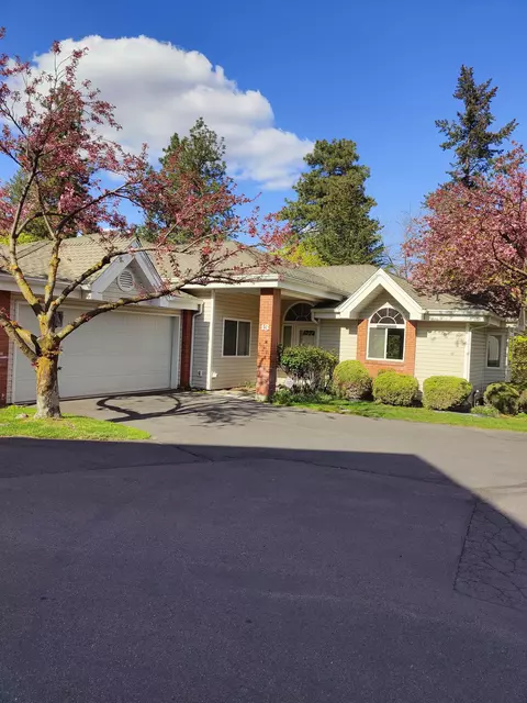 221 E Rockwood Blvd #13, Spokane, WA 99202
