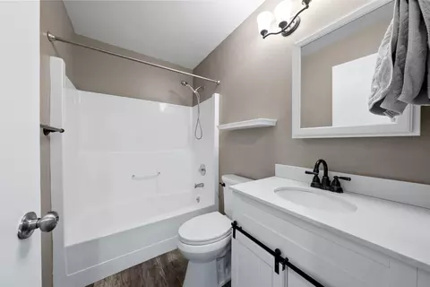 Bath - 4015 E 34th Ave, Spokane, WA 99223 photo 1 of 3