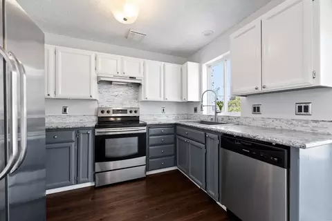 Kitchen - 4015 E 34th Ave, Spokane, WA 99223 photo 2 of 3