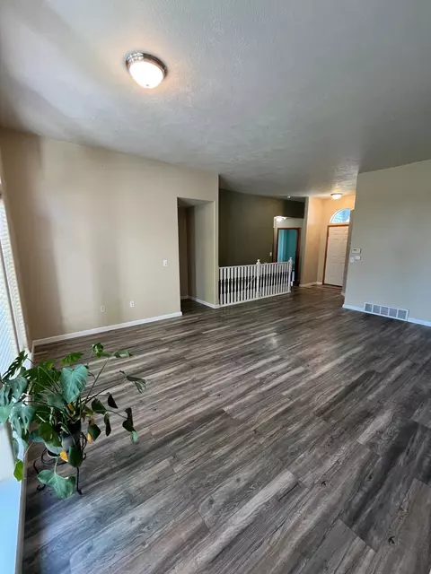 511 E Walton Ave, Spokane, WA 99207 photo 4