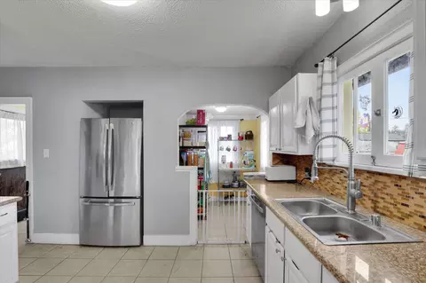 Kitchen - 3824 E 4th St, Spokane, WA 99202 photo 2 of 2