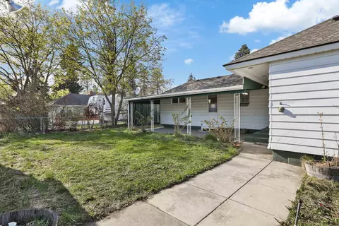 Exterior - 958 E 38th Ave, Spokane, WA 99203 photo 4 of 4