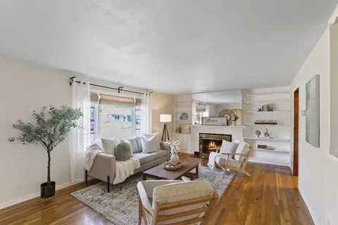 Living - 958 E 38th Ave, Spokane, WA 99203 photo 1 of 2