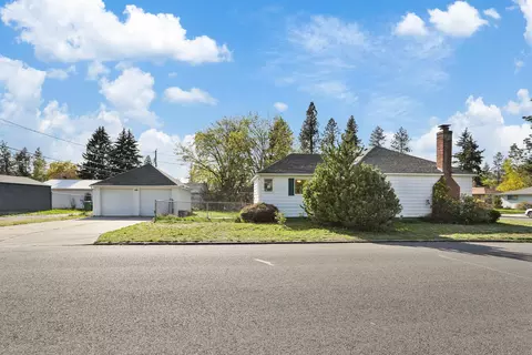 Exterior - 958 E 38th Ave, Spokane, WA 99203 photo 2 of 4