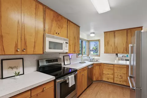Kitchen - 958 E 38th Ave, Spokane, WA 99203 photo 3 of 3