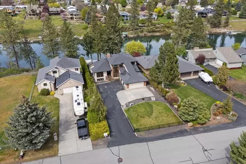 8407 E South Riverway Ave, Millwood, WA 99212