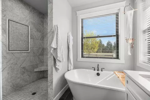 Bath - 21315 N Division Rd, Colbert, WA 99005 photo 2 of 6