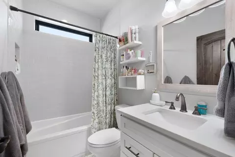 Bath - 21315 N Division Rd, Colbert, WA 99005 photo 5 of 6