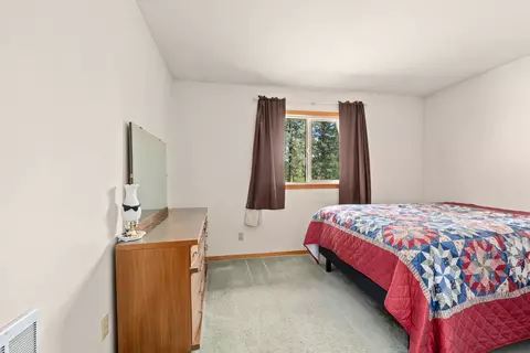 Bedroom - 1565 Evans Cutoff Rd, Evans, WA 99126 photo 5 of 7