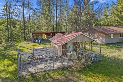 Exterior - 1565 Evans Cutoff Rd, Evans, WA 99126 photo 10 of 15
