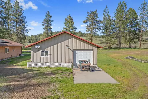 Exterior - 1565 Evans Cutoff Rd, Evans, WA 99126 photo 9 of 15