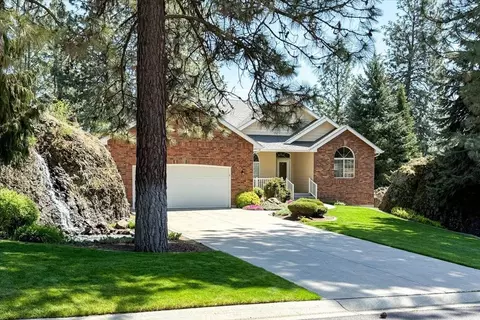6916 N East Bluff Ct, Spokane, WA 99208