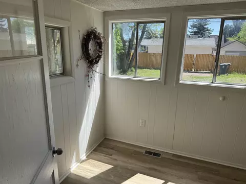 404 E Crown Ave, Spokane, WA 99207 photo 13
