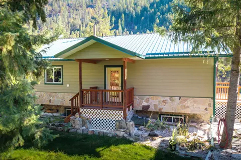 28 First Thought Loop, Laurier, WA 99146