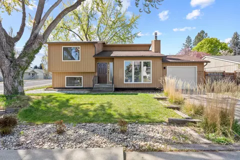814 Calkins Dr, Spokane, WA 99208