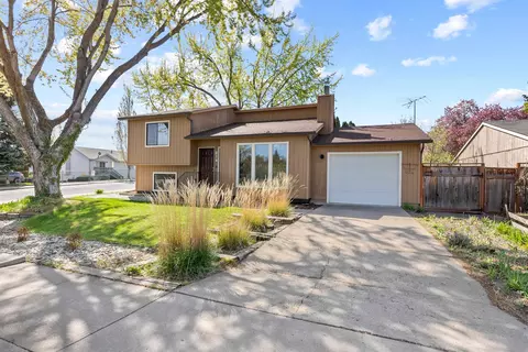 814 Calkins Dr, Spokane, WA 99208 photo 2
