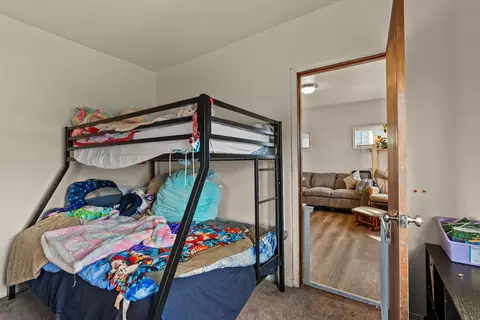 Bedroom - 552 E Crown Ave, Spokane, WA 99207 photo 3 of 4