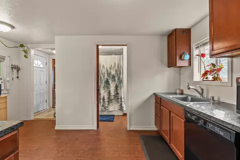 Entry Way - 552 E Crown Ave, Spokane, WA 99207 photo 1 of 1