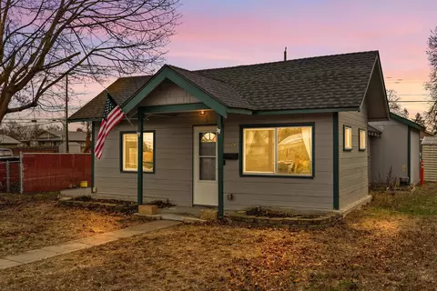 Exterior - 552 E Crown Ave, Spokane, WA 99207 photo 2 of 6