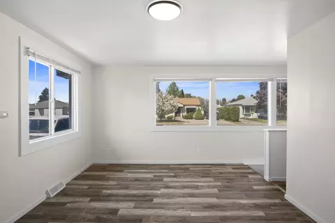204 E Longfellow Ave, Spokane, WA 99207 photo 4