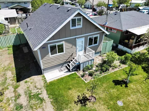 Exterior - 4010 N Walnut St, Spokane, WA 99205 photo 11 of 12