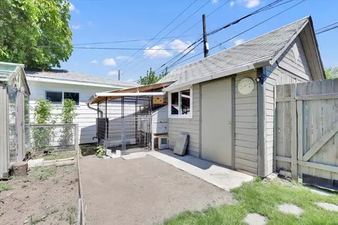 Exterior - 4010 N Walnut St, Spokane, WA 99205 photo 8 of 12