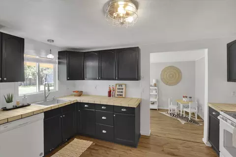 2709 E Sharp Ave, Spokane, WA 99202 photo 11