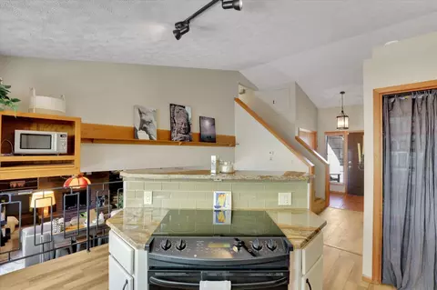 Kitchen - 2219 E 50th Ave, Spokane, WA 99223 photo 4 of 4