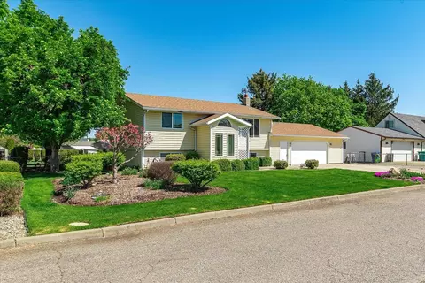 25921 E Wabash Rd, Newman Lake, WA 99025