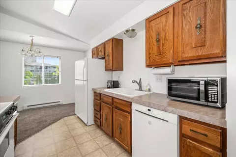 Kitchen - 306 E Weile Ave #3, Spokane, WA 99208 photo 4 of 5