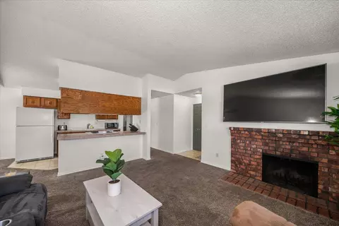 Living - 306 E Weile Ave #3, Spokane, WA 99208 photo 3 of 4