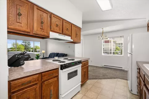 Kitchen - 306 E Weile Ave #3, Spokane, WA 99208 photo 3 of 5